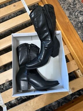 Black Western Mid-Calf Boots - Women